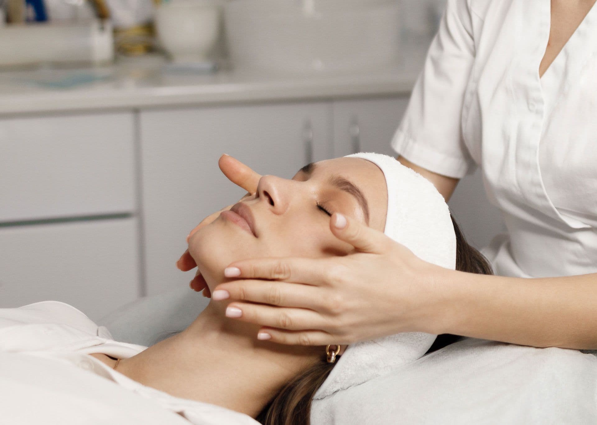 عرض خاص: يشمل العرض للعلاج التجميلي والأسنان